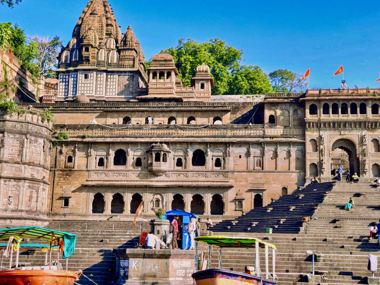Taxi service to Maheshwar